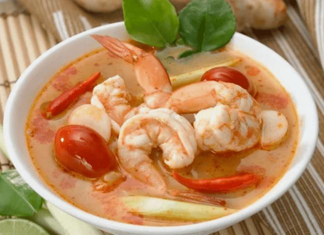 Sopa de Tom Yam con camarones